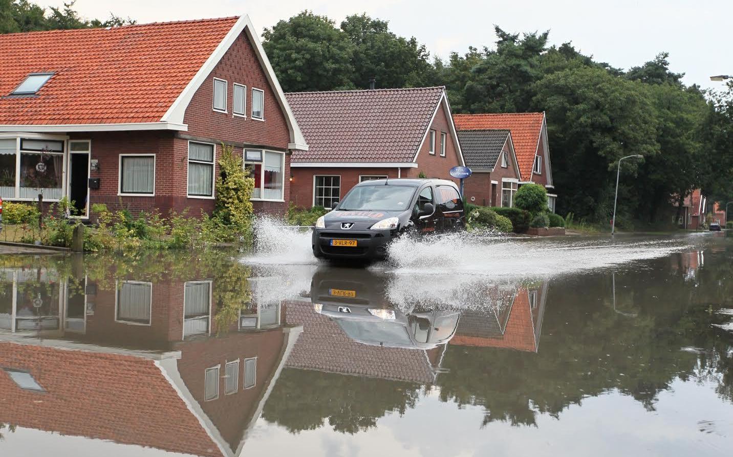 Overlast door regen- en onweersbuien - Dagblad van het Noorden